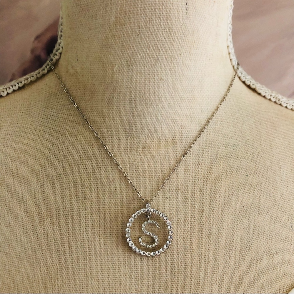 Liz Claiborne monogram initial “S” pendant on chain necklace